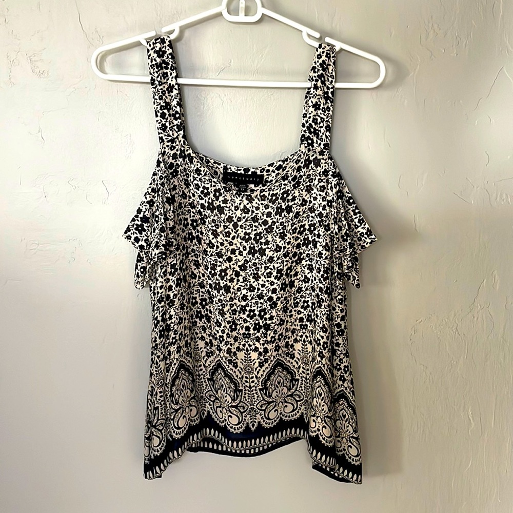 Women’s XS Sanctuary floral open shoulder top.